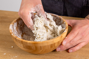 Dumplingteig kneten