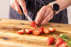 Erdbeeren schneiden