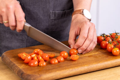 Tomaten halbieren
