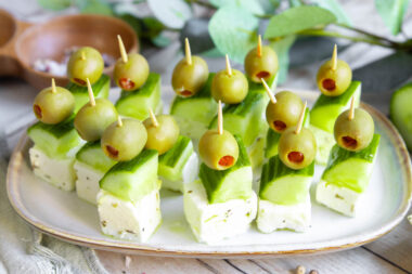 Feta-Spieße mit Gurke
