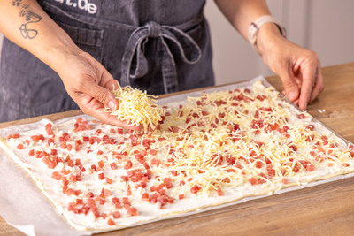 Käse darüber streuen