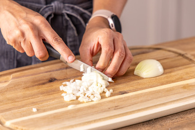 Zwiebel schneiden