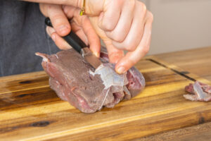 Rindfleisch vom Knochen lösen