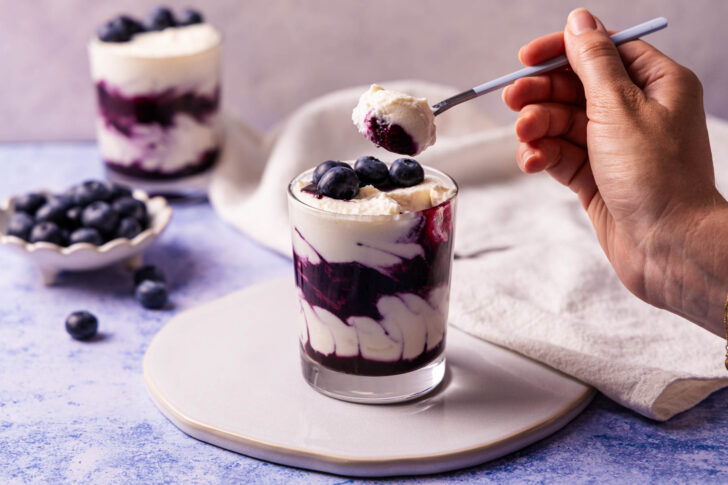 Heidelbeer Dessert anlöffeln
