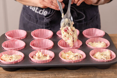 Muffinteig einfüllen