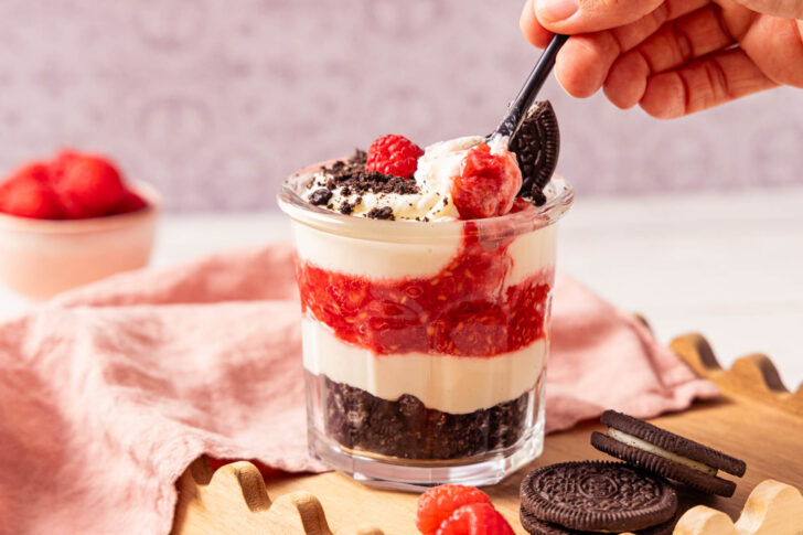 Himbeer Oreo Dessert probieren