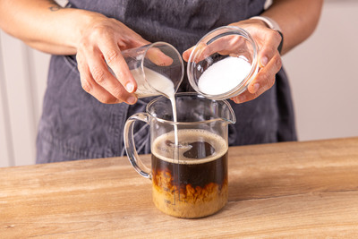Milch dazugeben