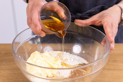 Karamellsirup dazugeben