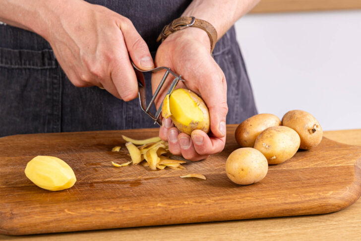 Kartoffeln schälen