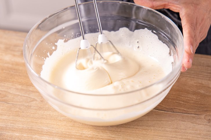 Eier schaumig rühren