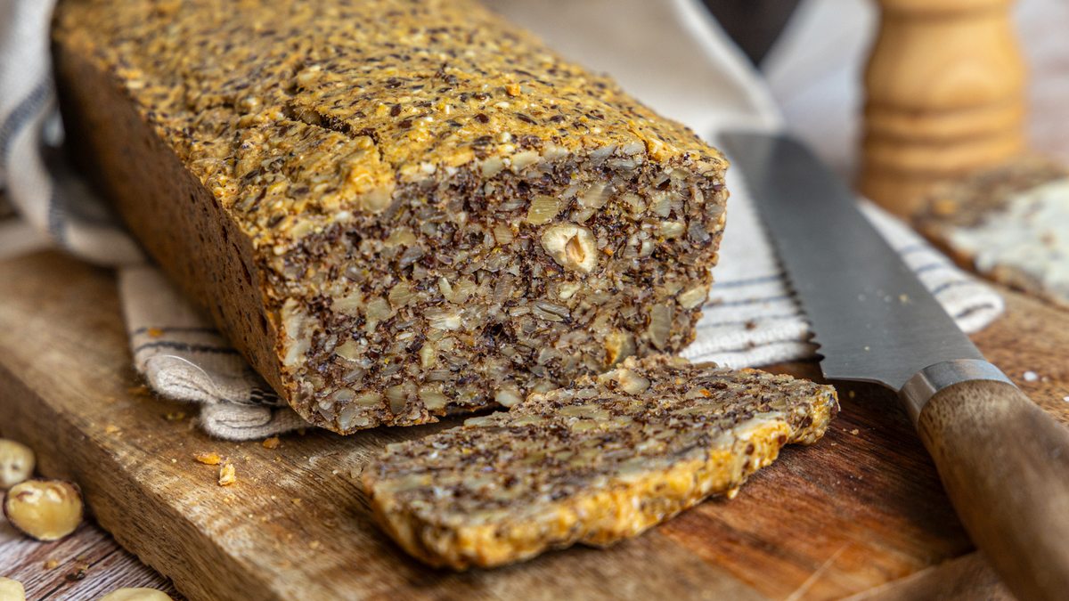 Nussbrot ohne Mehl selber backen