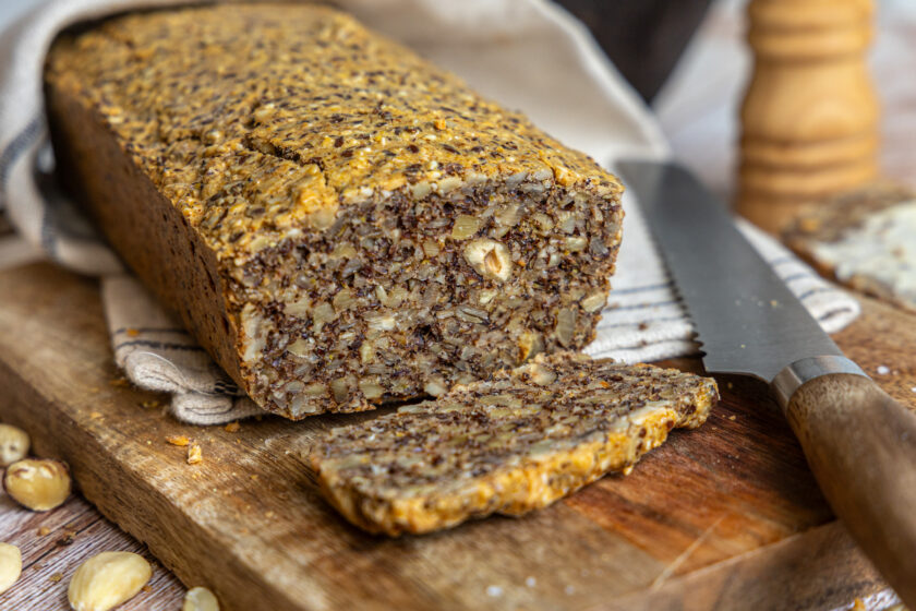 Nussbrot ohne Mehl selber backen