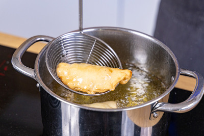 Panzerotti frittieren