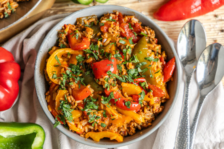 Paprikagemüse mit Hackfleisch und Reis topdow