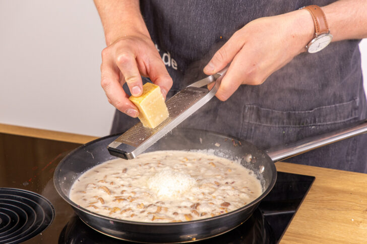 Käse reiben
