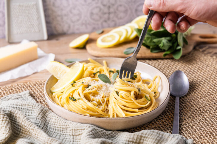 Pasta mit Salbei und Zitrone rein gabeln