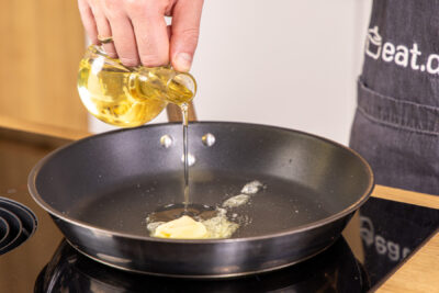 Öl und Butter erhitzen