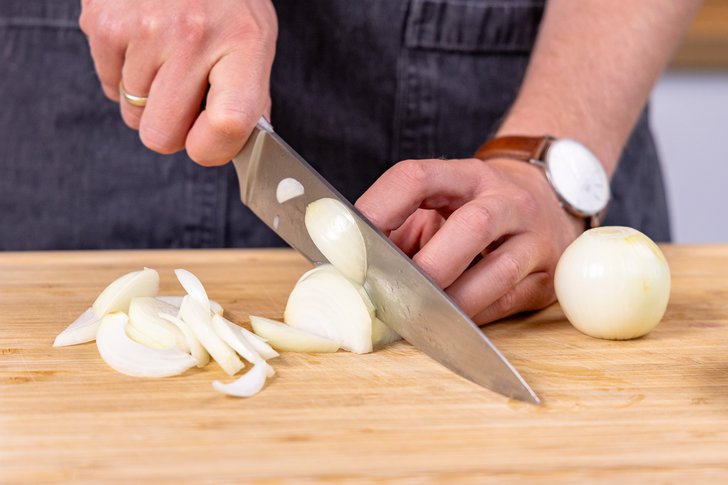 Zwiebel schneiden