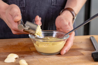 Knoblauch pressen