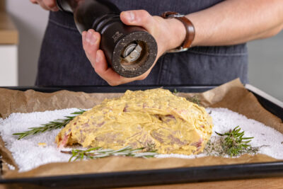 Salzbraten würzen