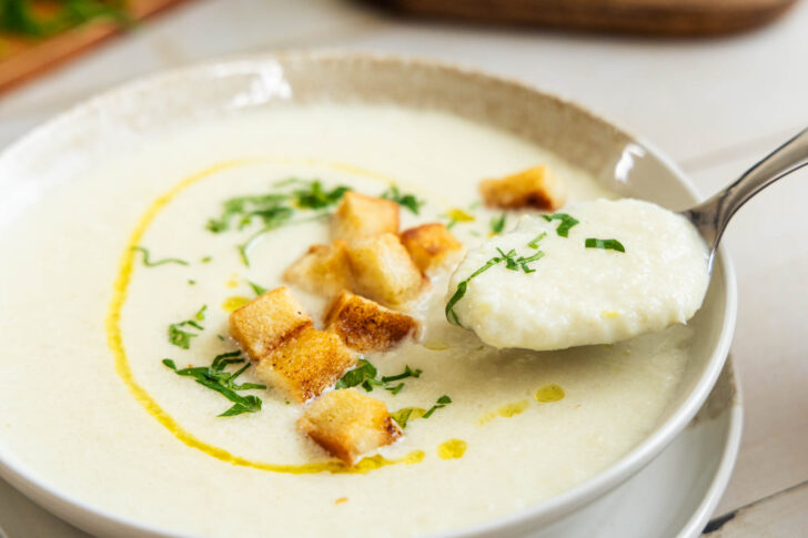 Selleriesuppe aus dem Thermomix® löffeln