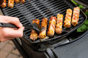Shotgun Shells mit BBQ-Sauce bestreichen und weiter grillen
