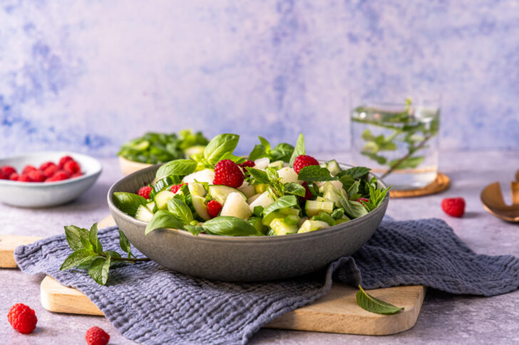 Sommersalat mit Melone und Gurke