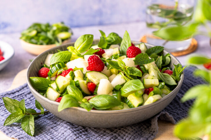 Sommersalat mit Melone und Gurke