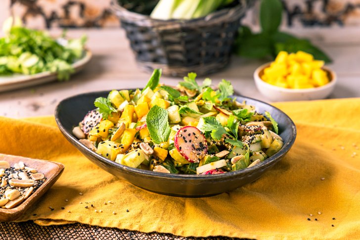 Thailändischer Mango-Gurkensalat