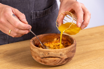 Mangosaft dazu gießen