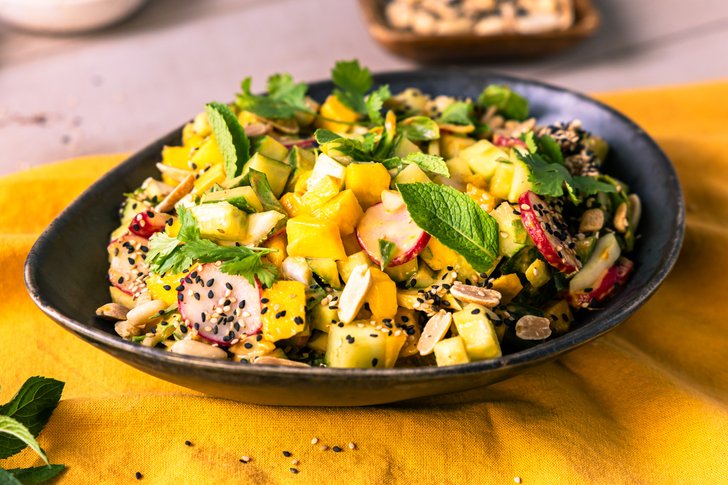 Thailändischer Mango-Gurkensalat