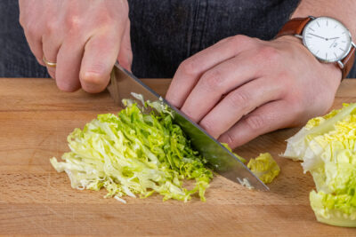 Salat schneiden