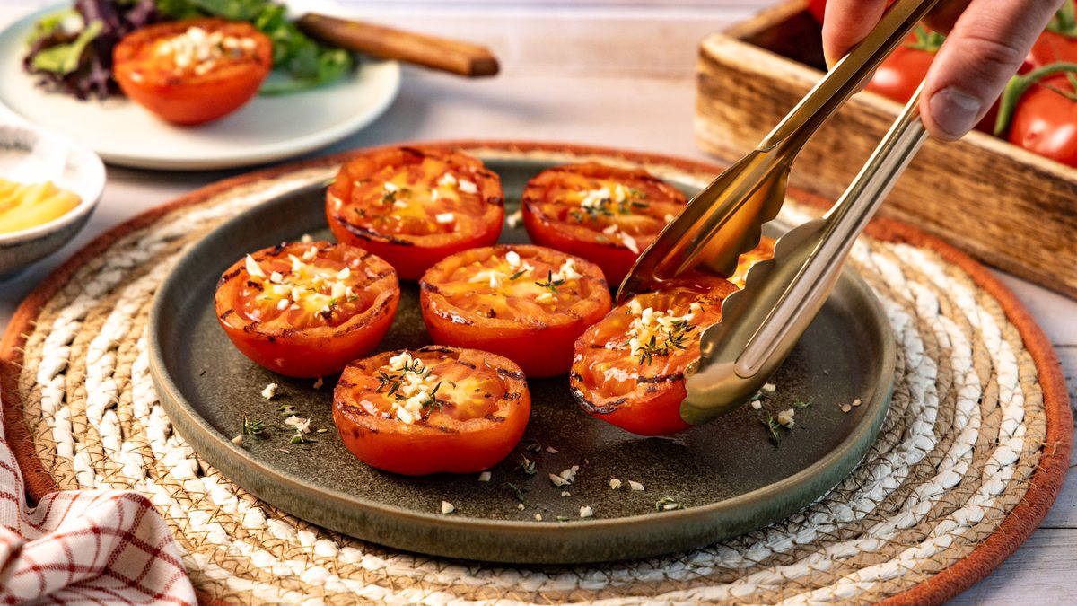 Gegrillte Tomaten mit frischen Kräutern