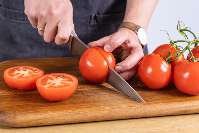 Tomaten halbieren