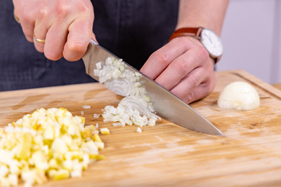 Zwiebel schneiden
