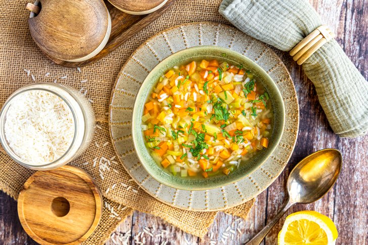 Vegetarische Reissuppe mit Gemüse