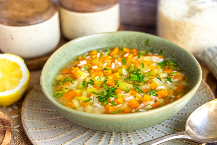 Vegetarische Reissuppe mit Gemüse
