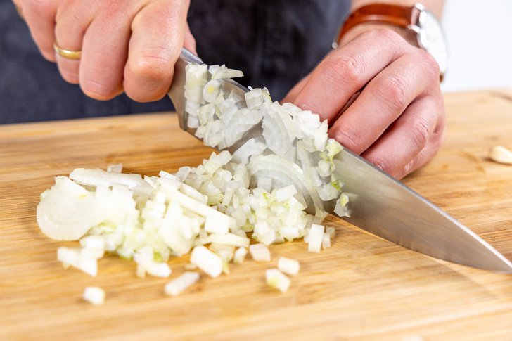 Zwiebel schneiden