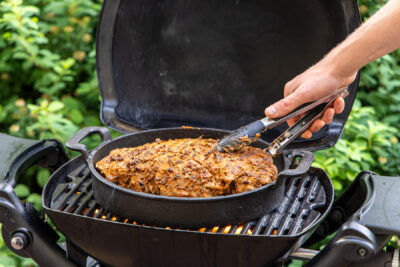Wildschweinkeule in feuerfester Form grillen