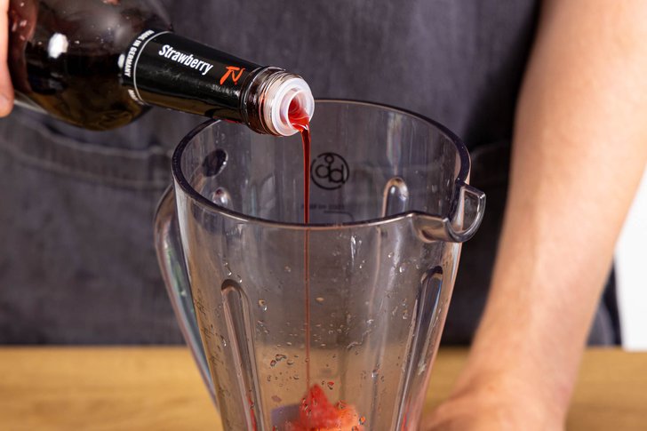 mit Erdbeersirup verfeinern