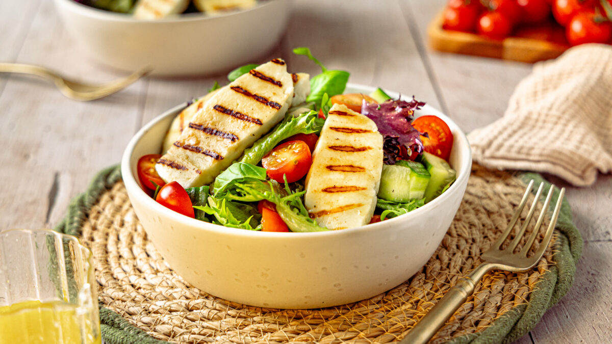 Halloumi Salat: perfekt zum Grillen