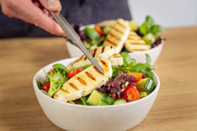 Hallouimi Salat anrichten