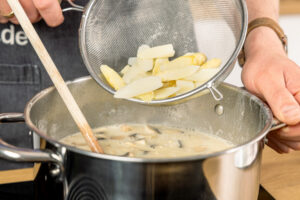 Spargel dazugeben