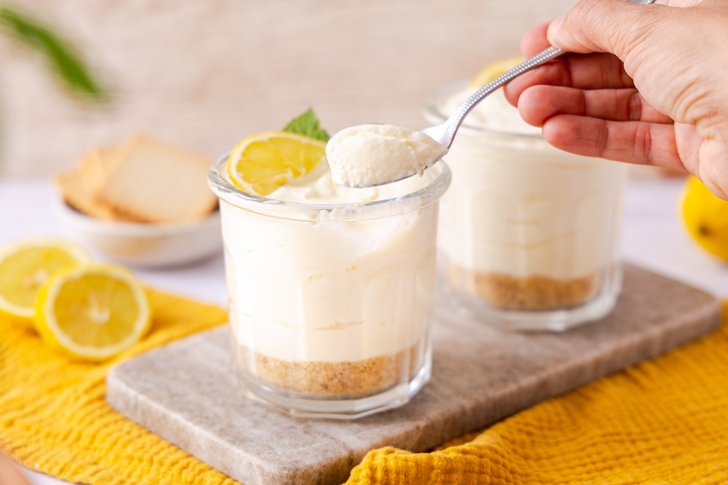 Lemon Cheesecake Mousse löffeln