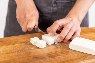 Feta würfeln