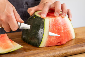 Melone schälen