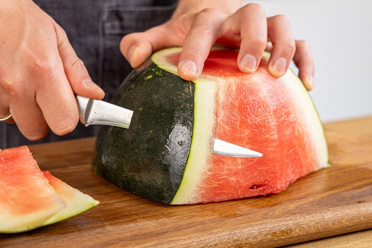 Melone schälen