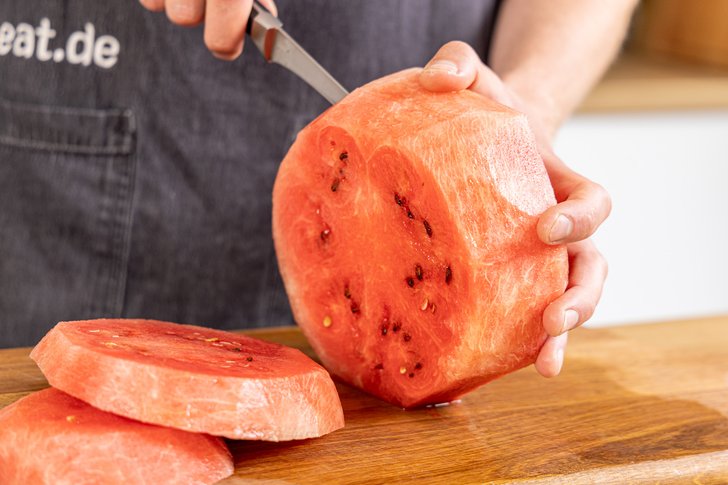 Melone in Scheiben schneiden
