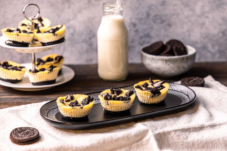 Oreo Cheesecake Muffins