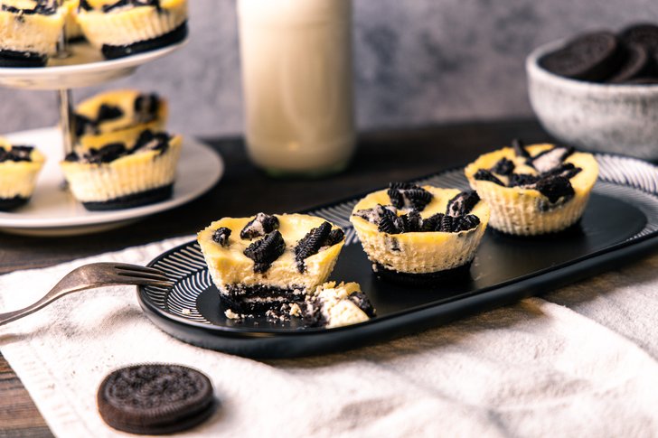 Oreo Cheesecake Muffins